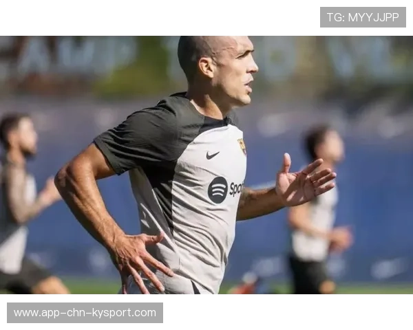 巴萨罗梅乌中场压迫训练劲爆升级，打造世界最强控场核心